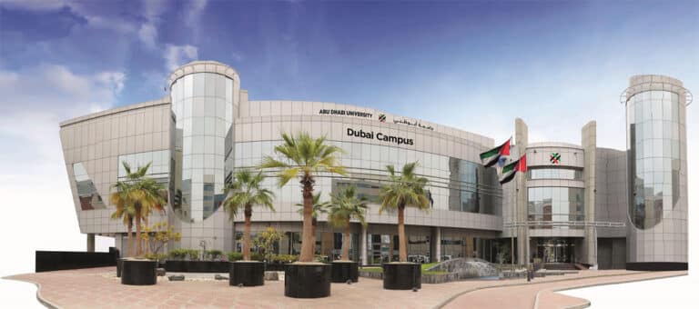 منحة جامعة أبوظبي لدراسة البكالوريوس والدراسات العليا 2021